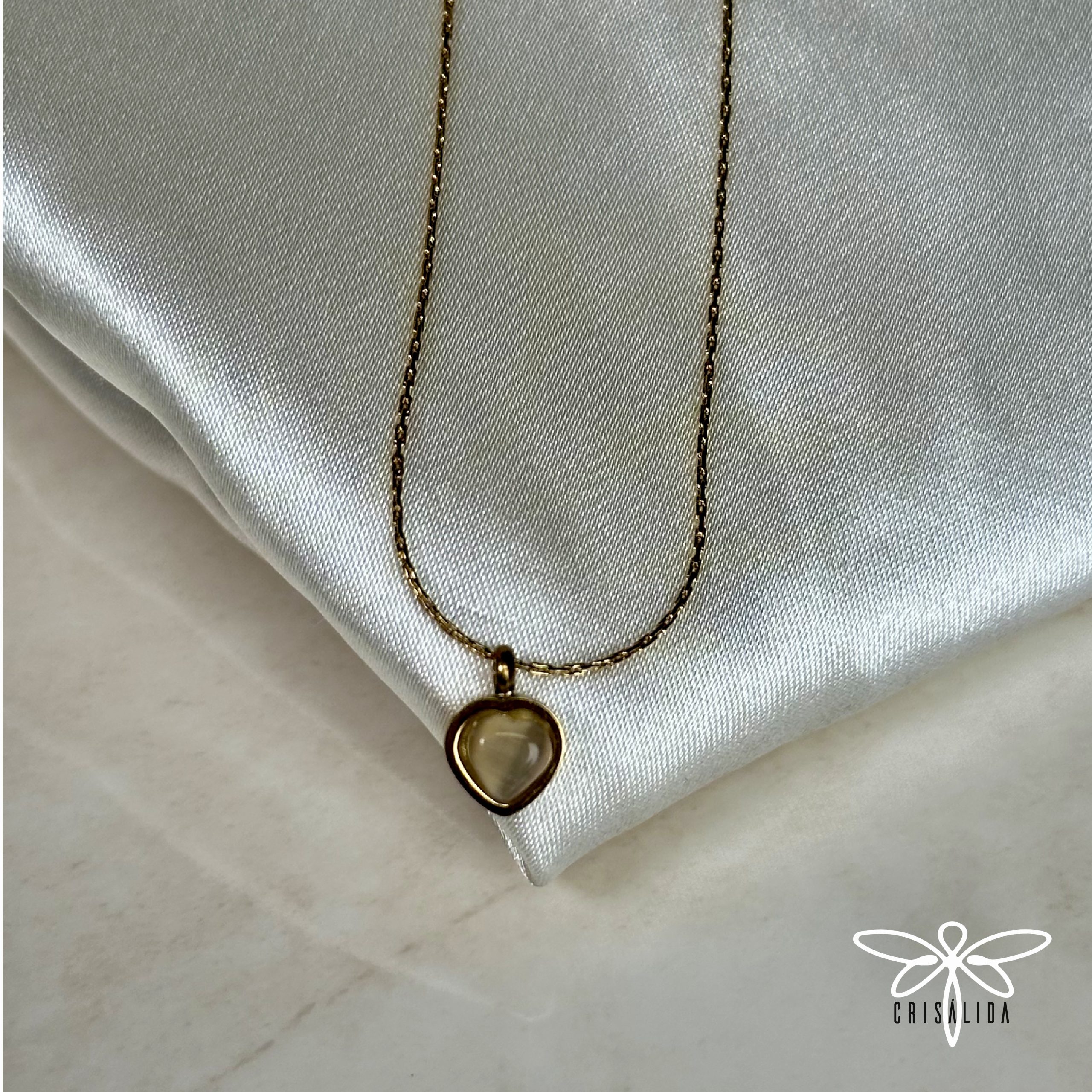 Collar mini corazón con piedra tornasol