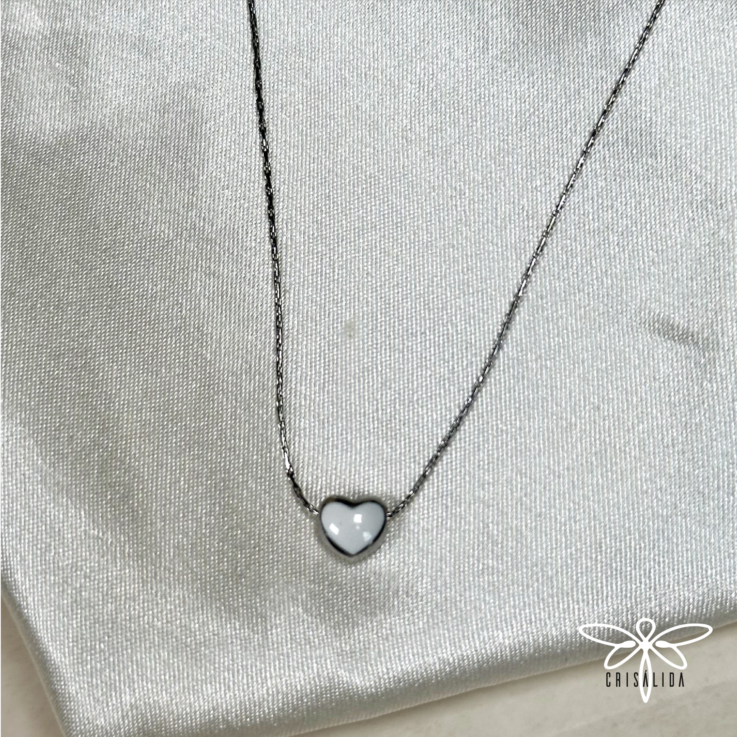 Collar mini corazón blanco
