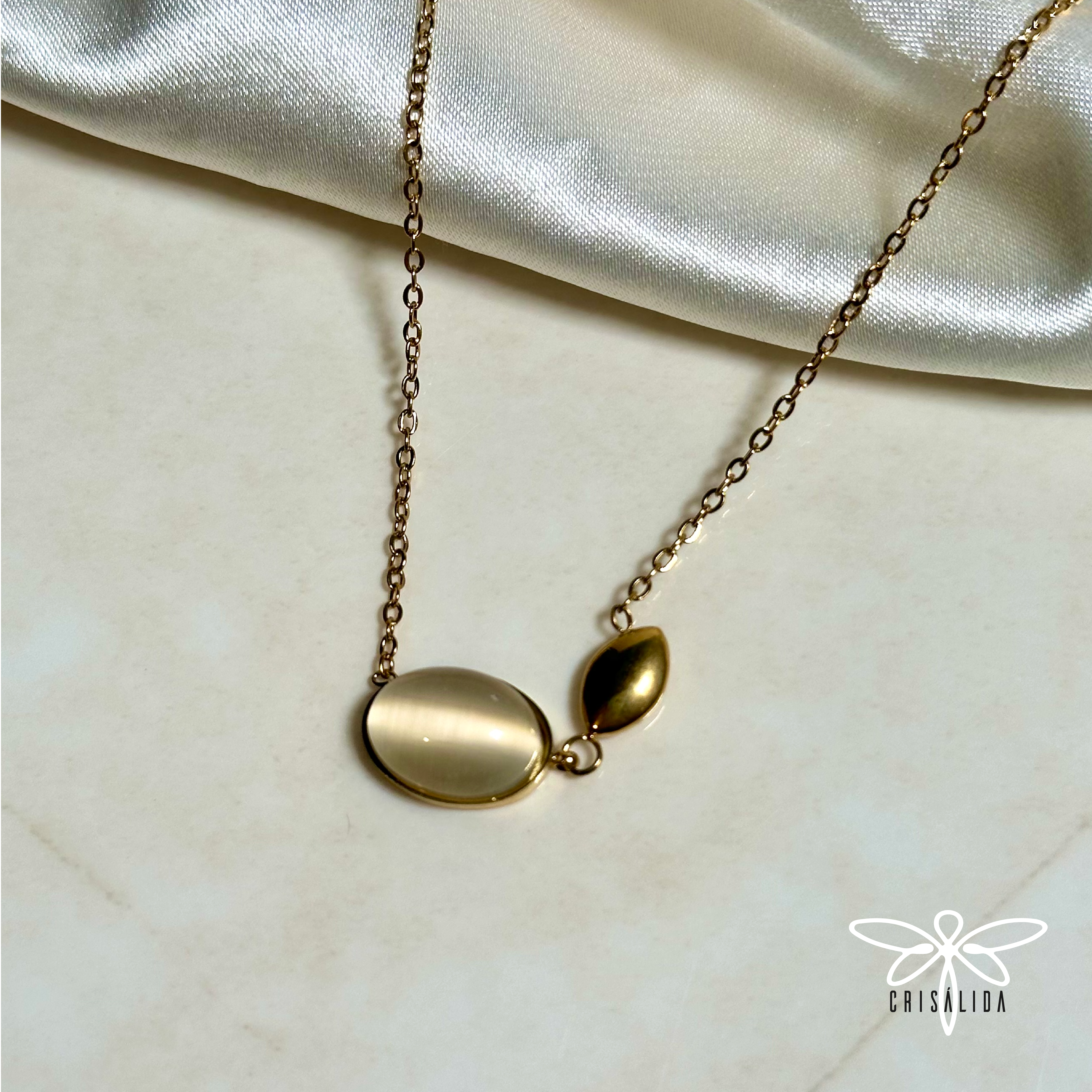 Collar caramelo ovalado