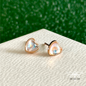 Aretes de corazón tornasol