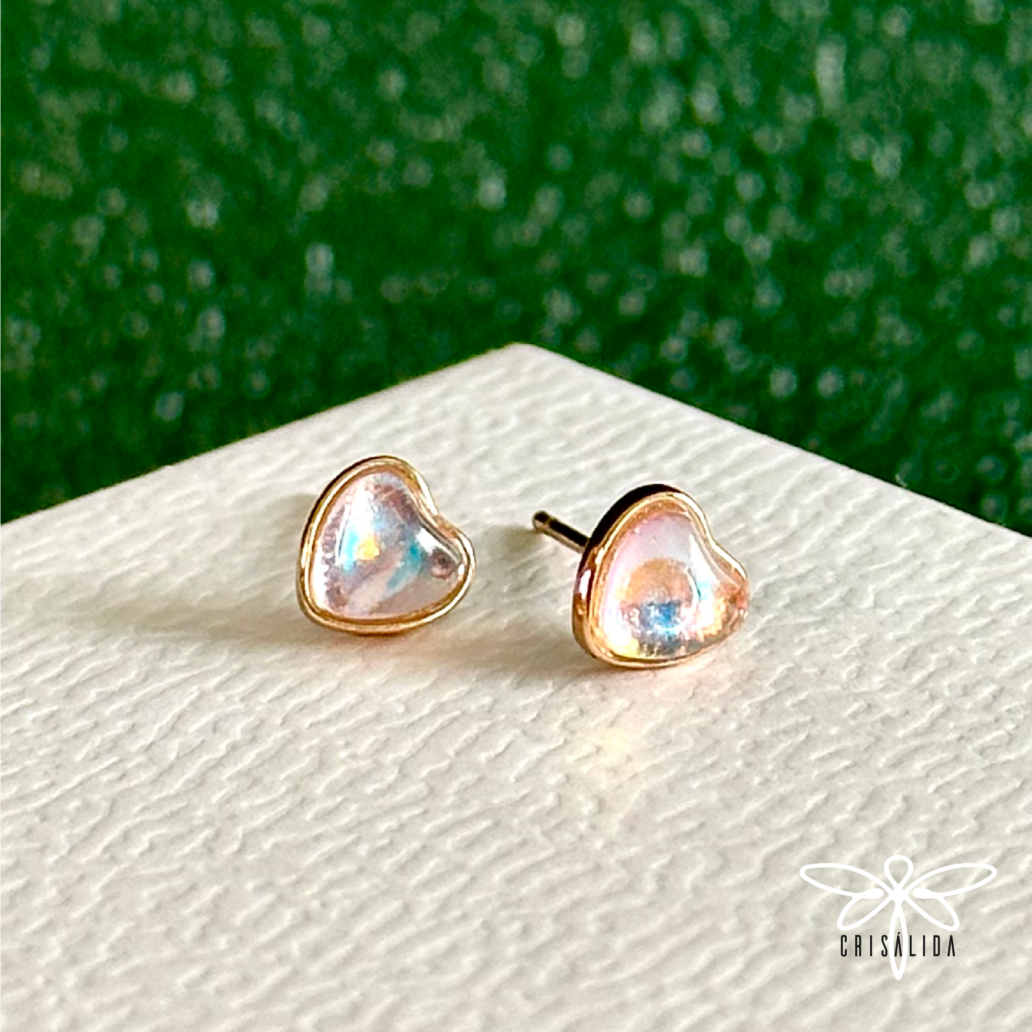 Aretes de corazón tornasol