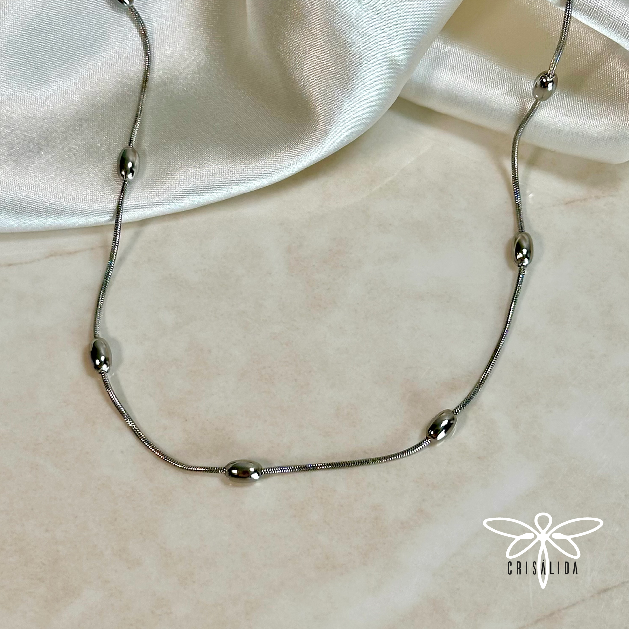Collar simple con pepitas