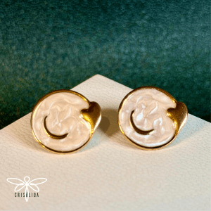 Aretes planos con luna y corazón