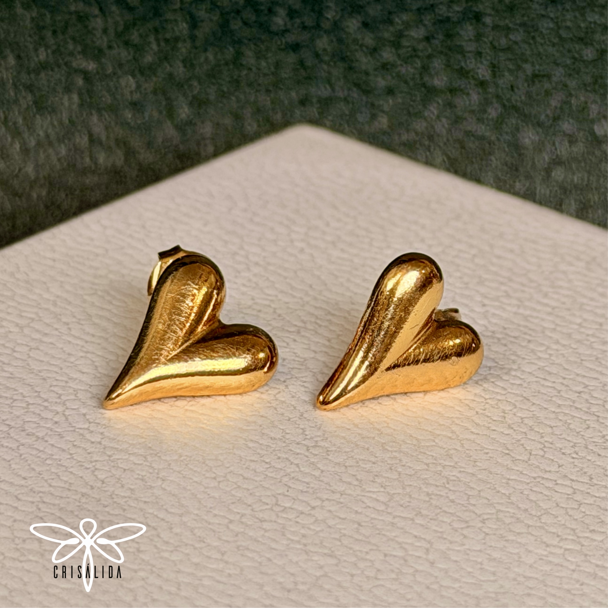 Aretes dorados corazón