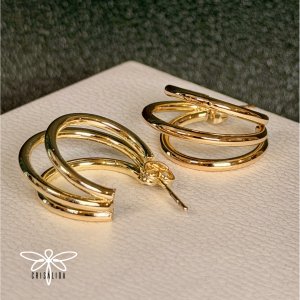 Aretes dorados triple