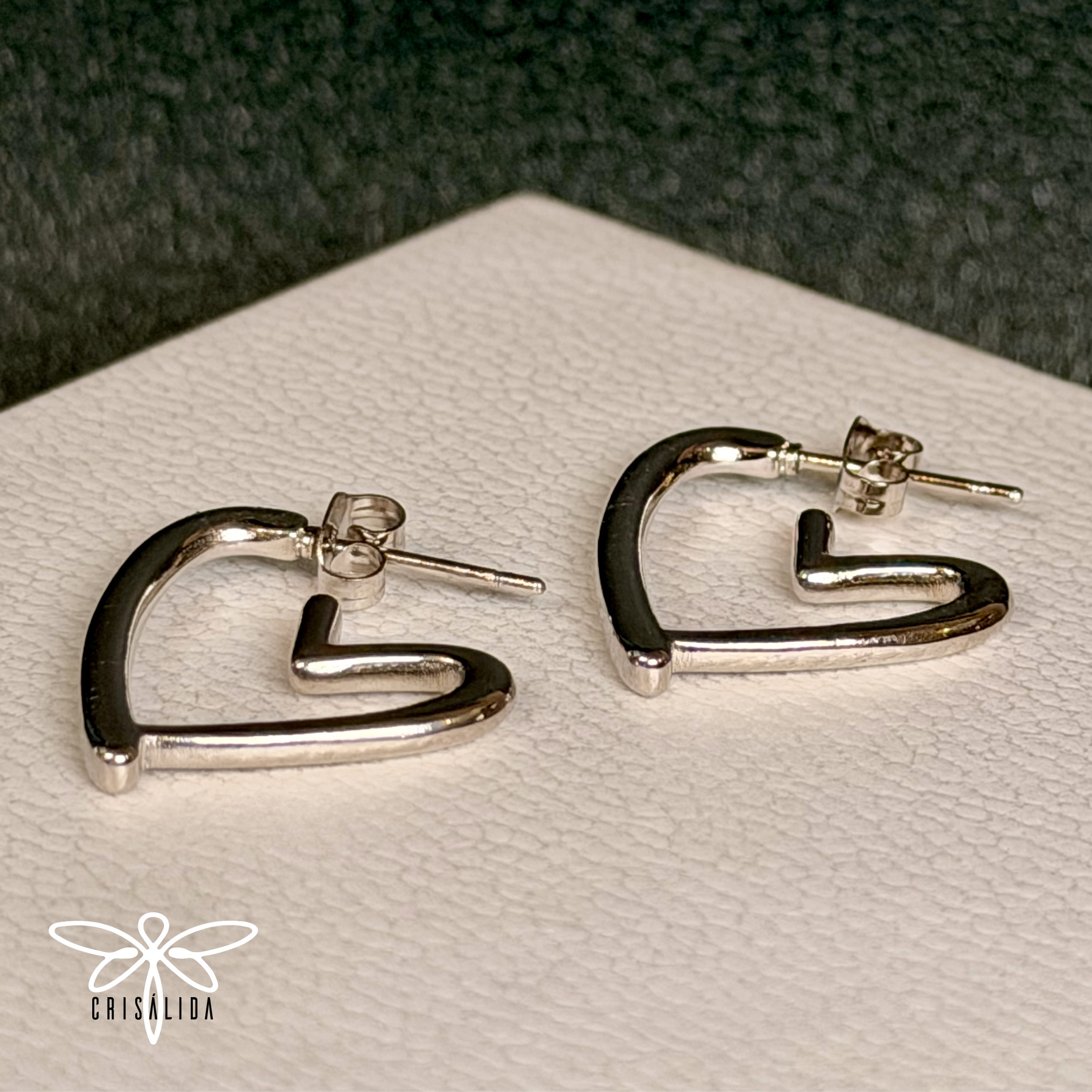 Aretes plateados corazón sin cerrar