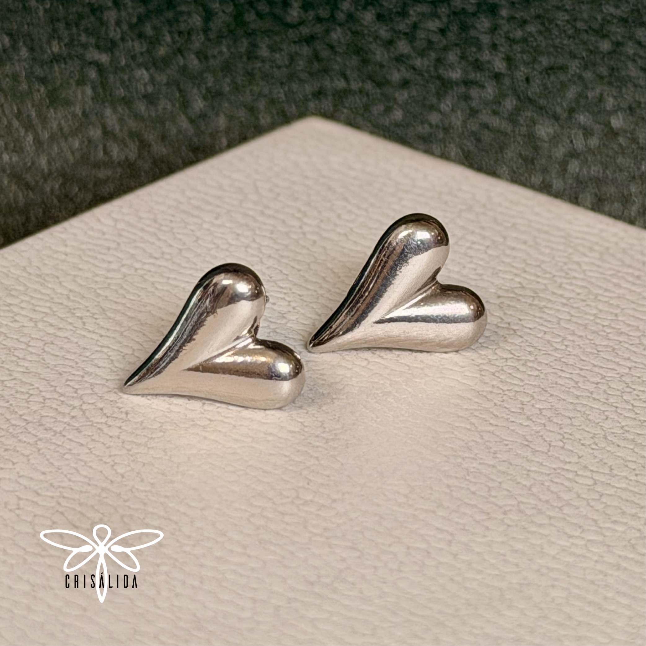 Aretes plateados corazón