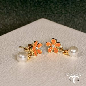 Aretes flor naranja con perla y cristal