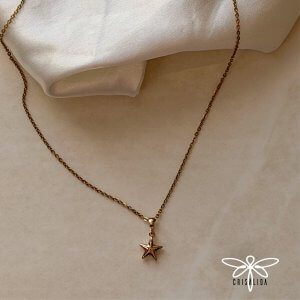 Collar estrella dorada pequeña