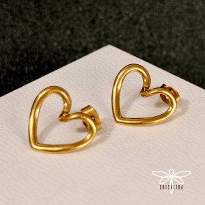 Aretes dorados corazón nudo